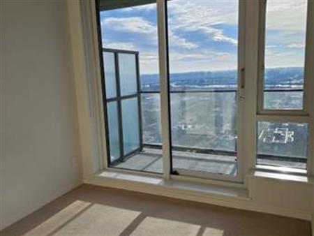 Spacious 2-Bedroom + Den with Stunning Views – Move-In Ready