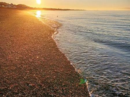 Sainte Anne des Monts en Haute Gaspésie Beau petit 3 1/2 , superbe localisation en face du fleuve St Laurent! Dans le centre 