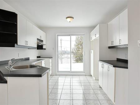 ST-LIN-LAURENTIDES - APPARTEMENT 4½ À LOUER POUR AVRIL