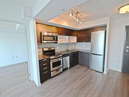 QUEEN WEST 2 BEDS 2 BATHS CONDO PARKING INCLD