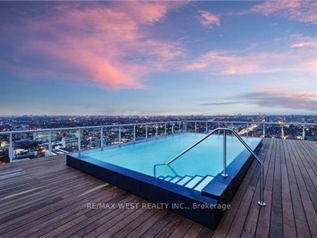 charlottte lofts 1 bed entertainment district rooftop pool