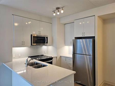 Yonge/Sheppard-Spacious Bright 2Bdrm 2Baths 1Parking & Locker