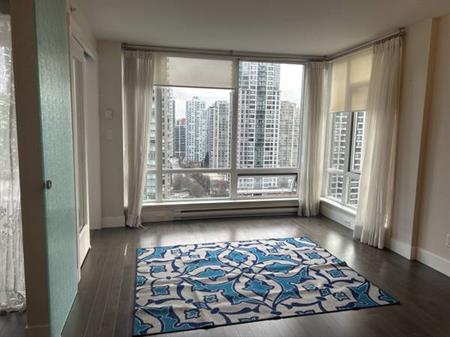 Luxury Downtown Vancouver Apartment (1BR+Den) for Rent