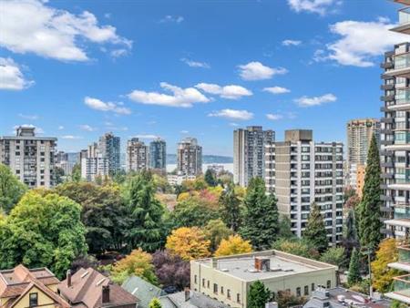 Downtown Landmark-on-Robson--Brand New Highrise 2BD/2BH with Den