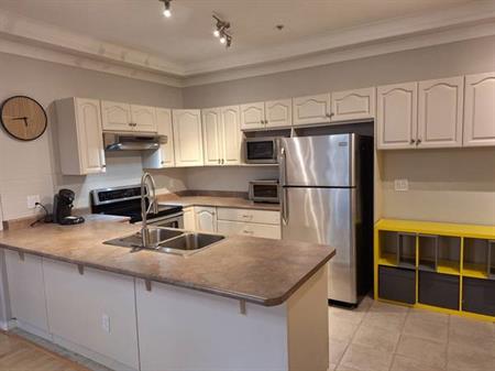 SPACIOUS & CLEAN 2 BED 2 BATH APARTMENT IN COQUITLAM