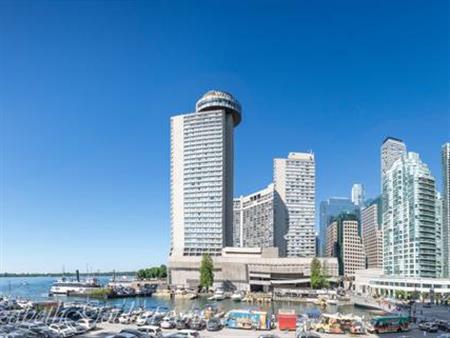 15 QUEENS QUAY EAST - 1 BEDROOM + DEN W/LOCKER & LAKEVIEWS