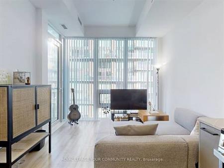 1 Bed & 1 bath - Liberty Market Tower Condos