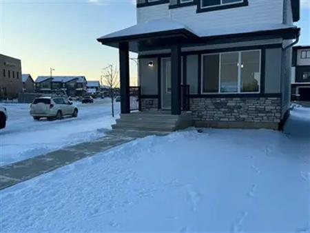 Brand new detached corner home  (3 beds + den) immediatly available | Edmonton