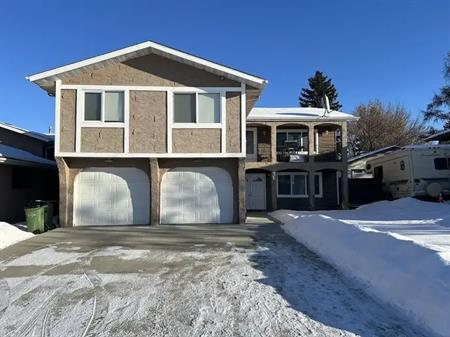 Stunning, fully renovated three bedroom, three bathroom home in Greenview | Edmonton