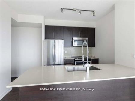 Burnhamthorpe/Confederation-Modern Spacious 2Bdrm 2Bath Parking&Locker