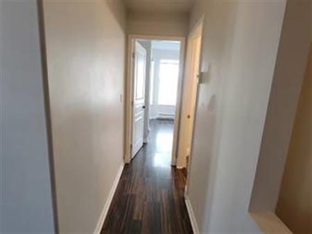 2 bed 2 bath +1 Den for rent