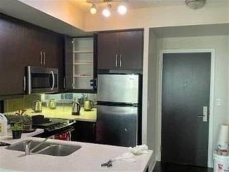 Hurontario/Burnhamthorpe-Spacious Bright 2Bdrm 2Bath Parking & Locker