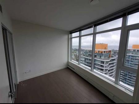 748ft2 - EVOLVE - 2 BED + DEN CORNER UNIT - High Floor