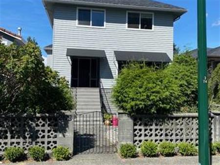 Unique 2 Bed Renovated Heritage Home Near Nanaimo Skytrain