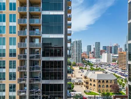 Chic 2BR Condo in Vibrant Downtown Calgary | 1009 - 1320 1 St SE, Calgary