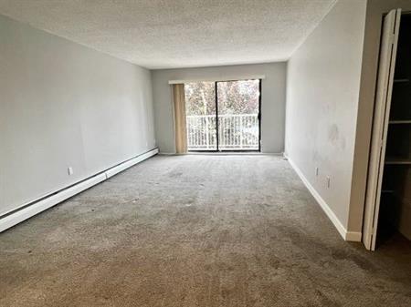 Top floor Corner 2bd/1bath apartment w/ Heating Included!