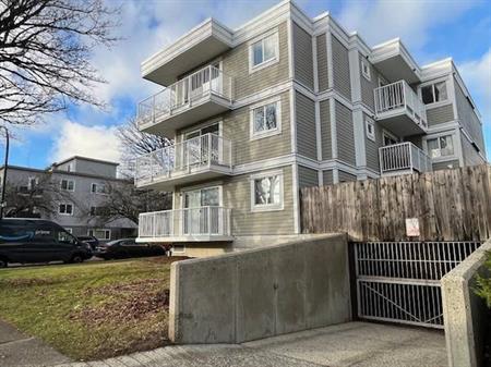 CONDO-renovated-BRIGHT-dishwasher-LAUNDRY-2 balconies-CLEAN