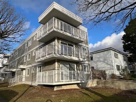 CONDO-renovated - INSUITE LAUNDRY - balcony-CLEAN- bright - DISHWASHER