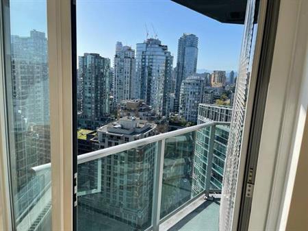 - One-Bedroom + Den Apartment in Downtown Vancouver with City view