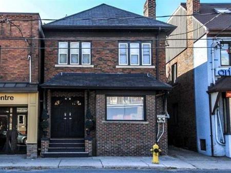 Spacious jane/Bloor 2 bdrm/2 bath. apt - incl all utilities - March 1