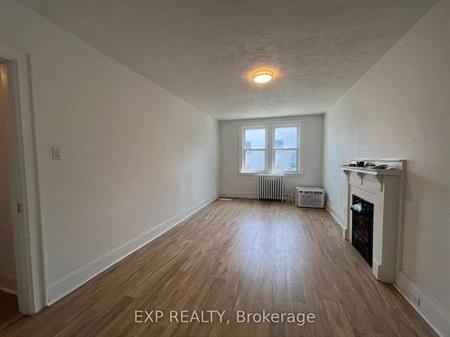 Spacious two-bedroom apt in a prime location Toronto