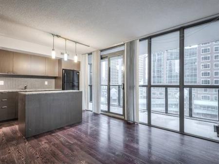 110 CHARLES ST. E. #611 - PRIME LOCATION! 1BED/1BATH, LAUNDRY, BALCONY