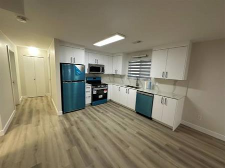 Bright 2 bedroom apt/ with air condition and heat pump