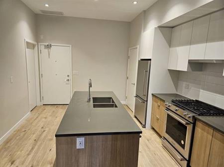 PET FRIENDLY! NO MOVING-IN FEE! 1 BR+DEN