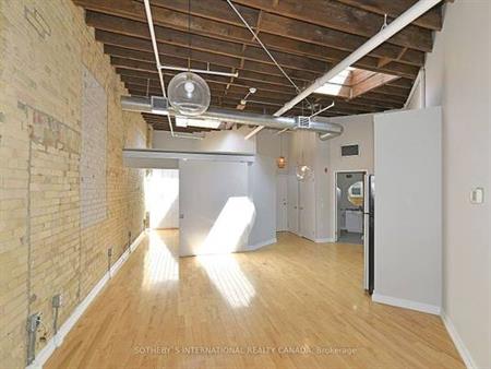 QUEEN WEST HARD LOFT WOOD BEAM AND EXPOSED BRICK