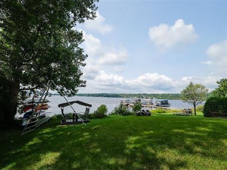 Bord de l'eau!! Magnifique condo à Sherbrooke au bord du lac Magog