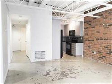 2 Bedroom, 1 Bathroom - Queen St Lofts