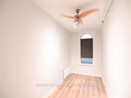 Very spacious modern feel heart of spadina!