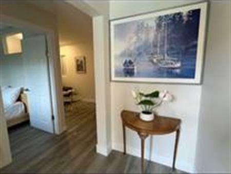 Edmons skytrain Furnished two bedrooms suite