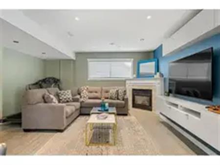 Inviting,peaceful,Modern suit,13min to downtown, fast wifi | Rivercroft Close SE, Calgary