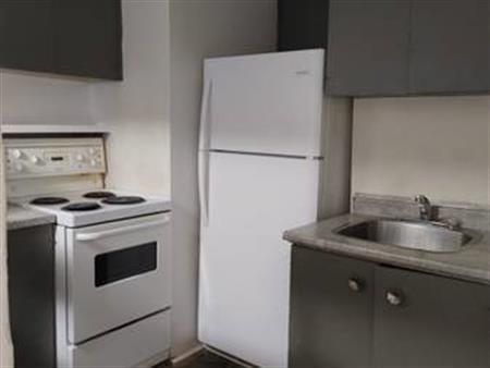 1 BR available now South Granville & W13th