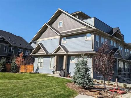 3 bed 2.5 bath end unit townhouse with rooftop patio and backyard | 237 Cranbrook Square Southeast, Calgary