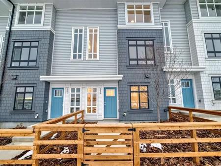 #323, 857 Belmont Drive SW | 857 Belmont Drive, Calgary