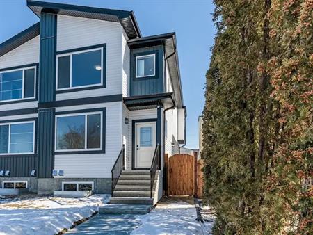 2 Bedrooms Excellent Location | 9947 157 Street NW, Edmonton