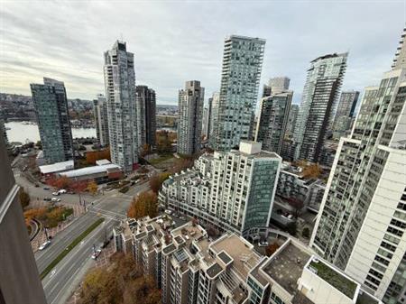 Reduced! Furnished 2000 sqft 3 Bedroom with views in Yaletown!