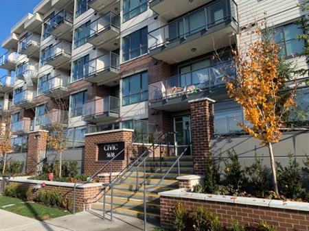 4 years 2B2B+Den Condo close Langley old town