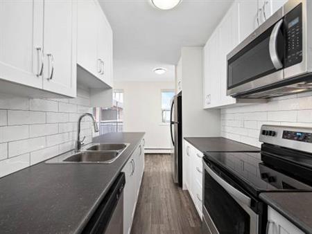 Pet-Friendly Suites Right by Hamilton GO Centre!