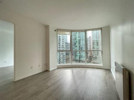 Stunning 1-Bedroom Apartment in Coal Harbour – Resort-Style Amenities Included