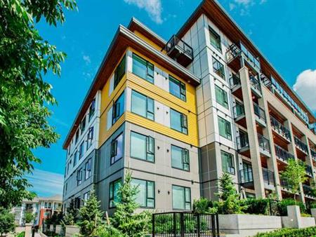 3bed+2bath condo near Buquitlam station