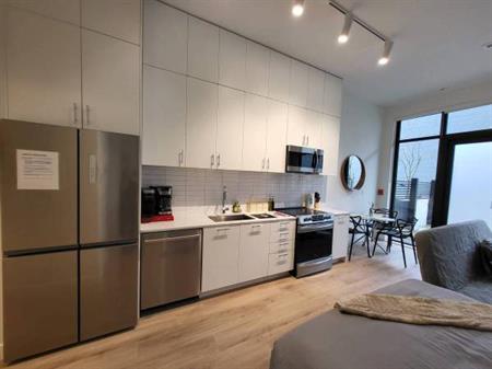 Modern Fully Furnished Studio in Lonsdale-North Vancouver