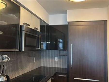 Yonge/Empress Bright +Spacious 1Bdrm +Den As 2nd Bdrm Near Subway