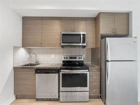 Bayview/Sheppard Modern 1Bdrm +Den Open Concept Modern Finishes Parki