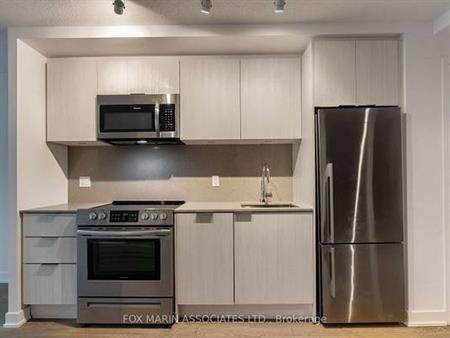 Yonge & Richmond St E Beautiful 1Bdrm +Den Flr To Ceiling Windows