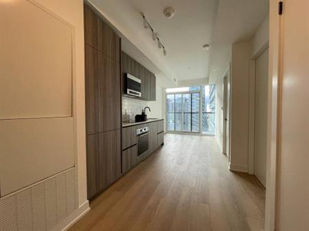 Eglinton & Yonge: Brand-new 1+den condo at LINE 5