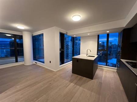 2BR2BA1DEN @ Landmark on Robson