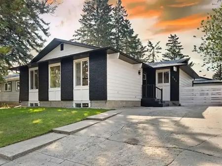 3 Bedroom Spacious Bungalow With 2 full Bathrooms | Calgary